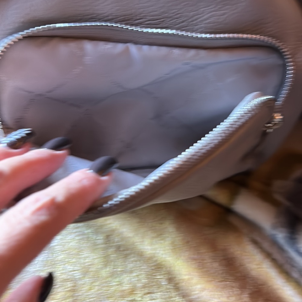 Backpack - Picture 2 of 6
